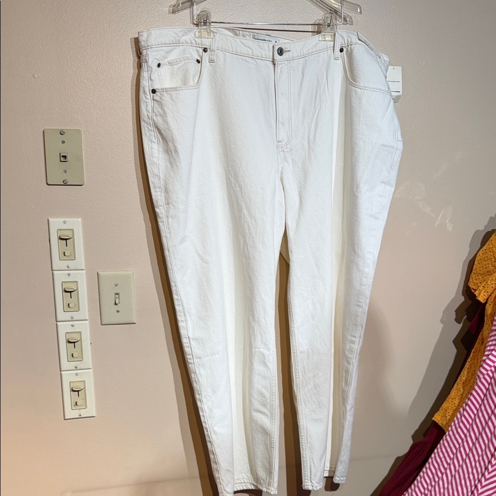 Abercrombie & Fitch 36 short Cream High Rise Pants